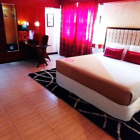 Dulcinea Hotel And Suites Île de Mactan Extérieur photo