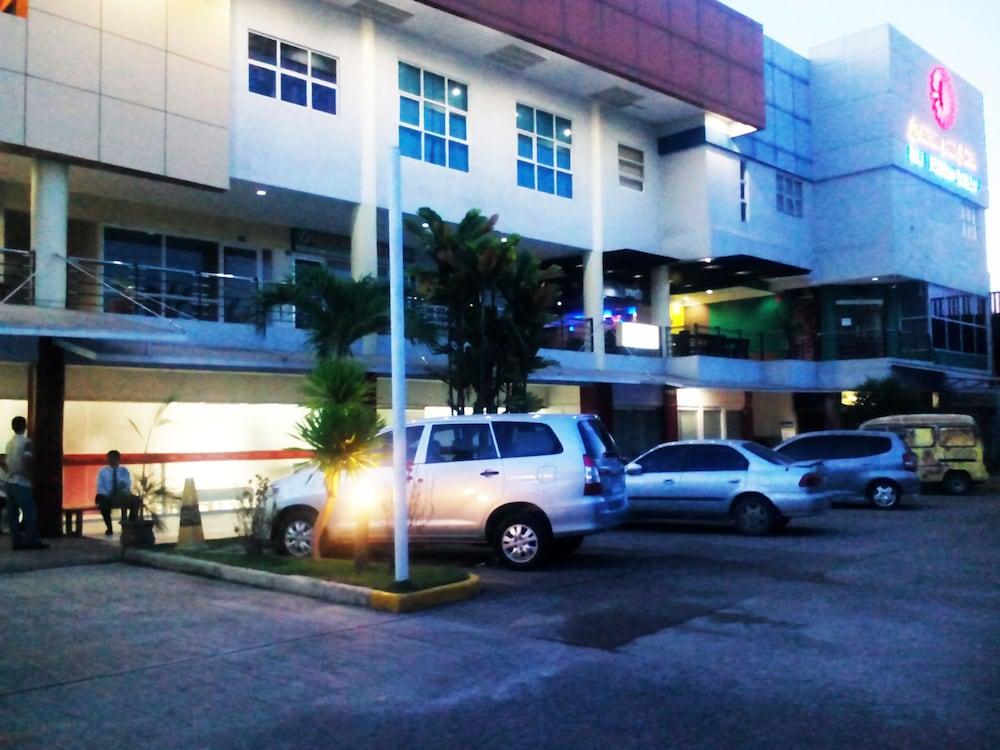 Dulcinea Hotel And Suites Île de Mactan Extérieur photo