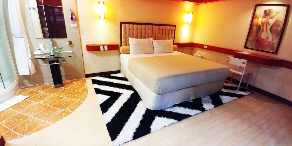 Dulcinea Hotel And Suites Île de Mactan Extérieur photo