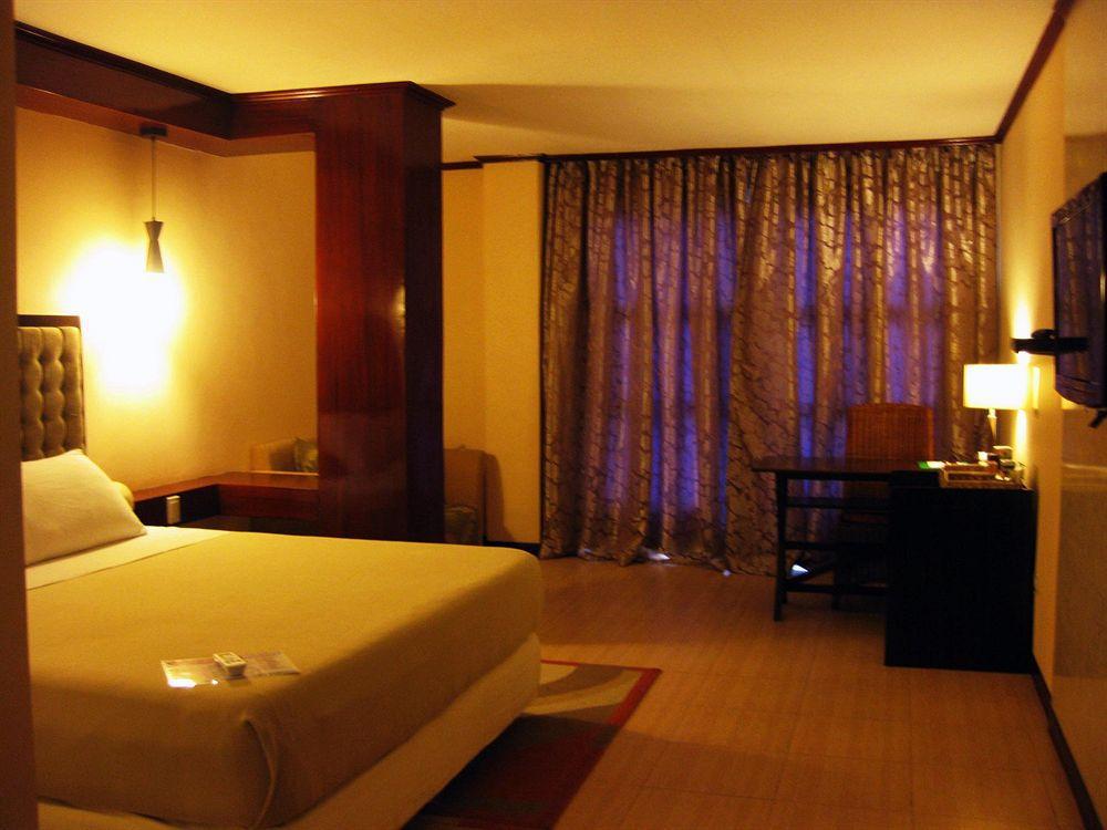Dulcinea Hotel And Suites Île de Mactan Extérieur photo