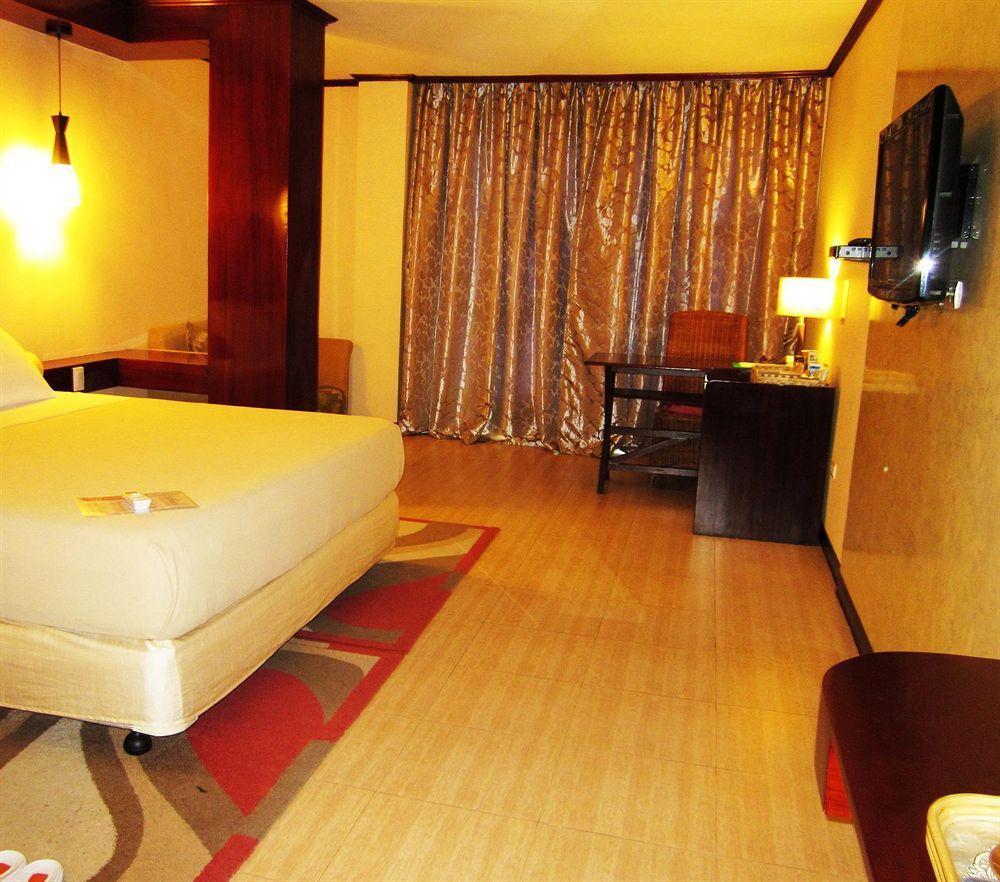 Dulcinea Hotel And Suites Île de Mactan Extérieur photo