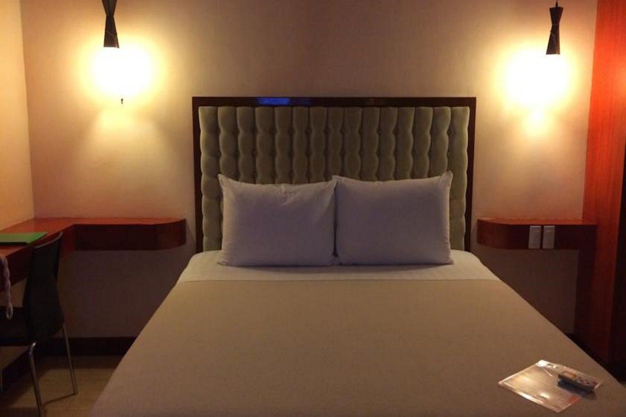 Dulcinea Hotel And Suites Île de Mactan Extérieur photo
