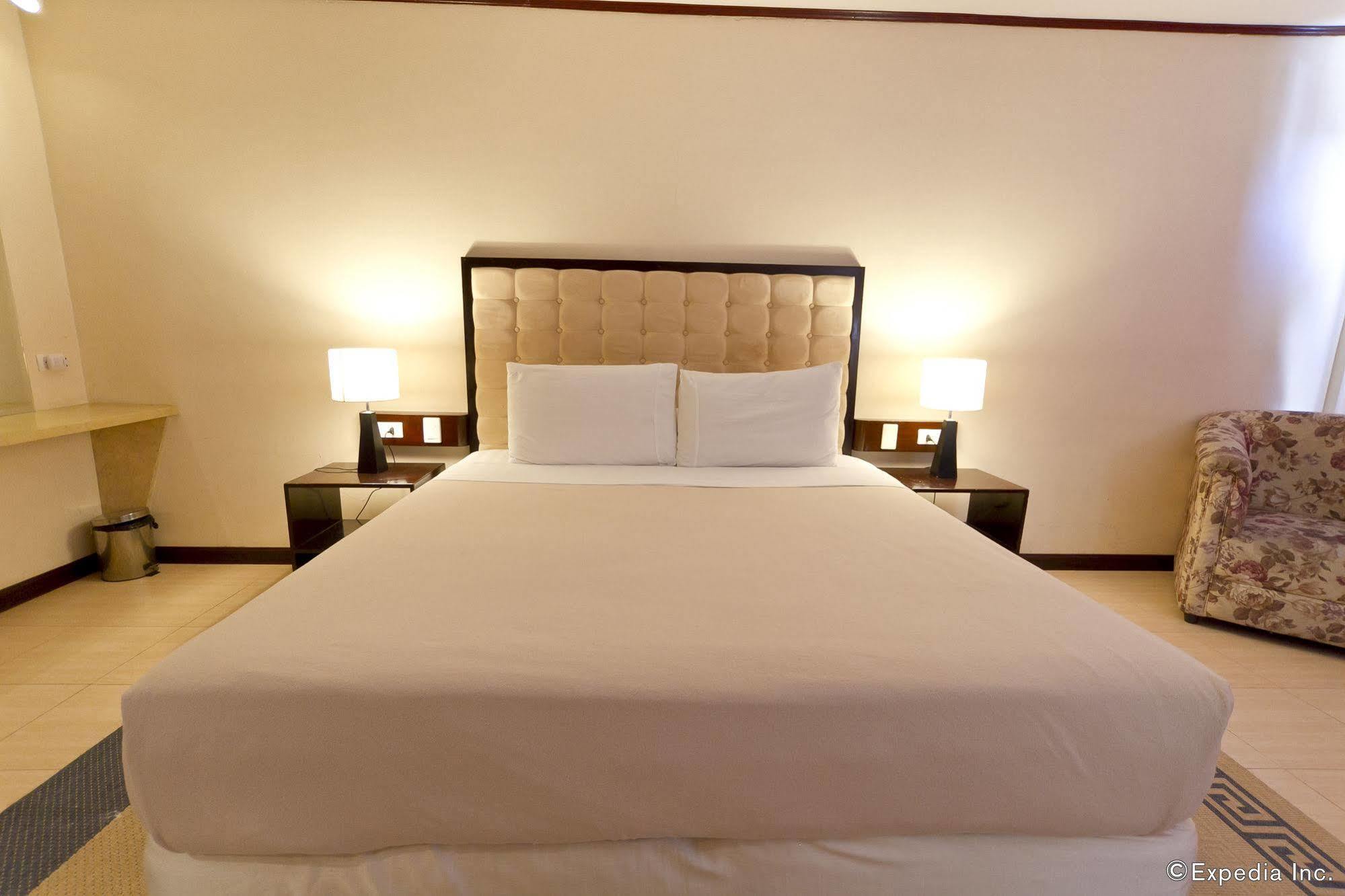 Dulcinea Hotel And Suites Île de Mactan Extérieur photo