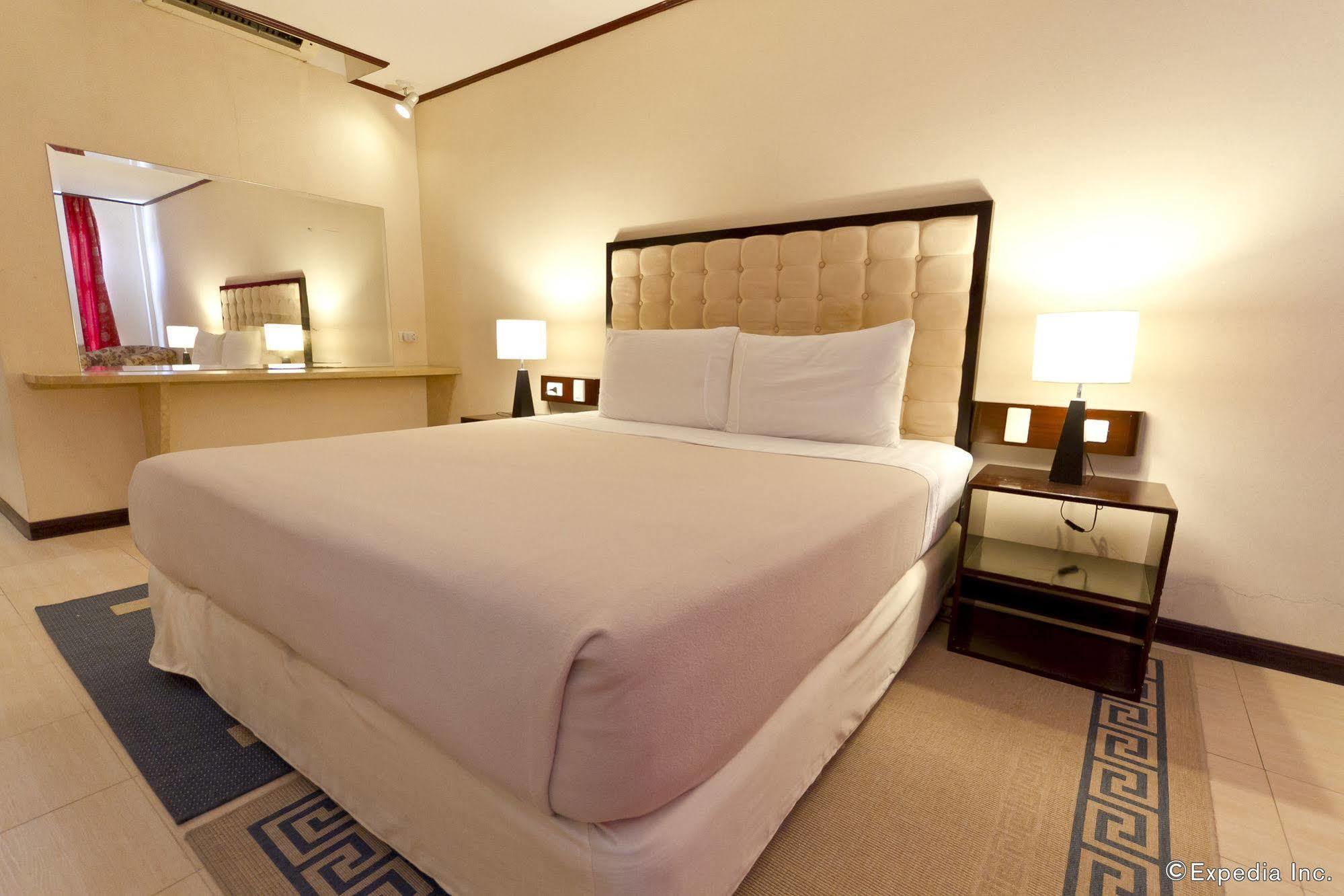 Dulcinea Hotel And Suites Île de Mactan Extérieur photo