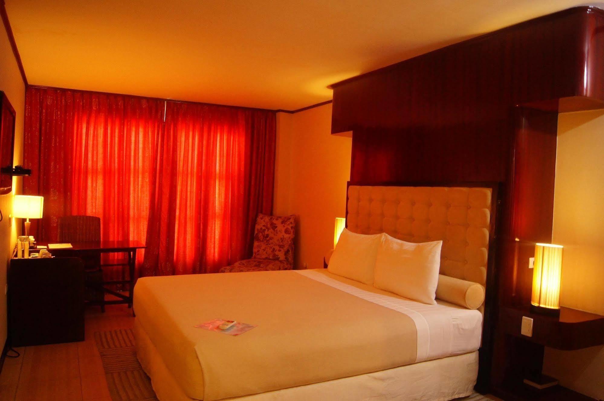 Dulcinea Hotel And Suites Île de Mactan Extérieur photo