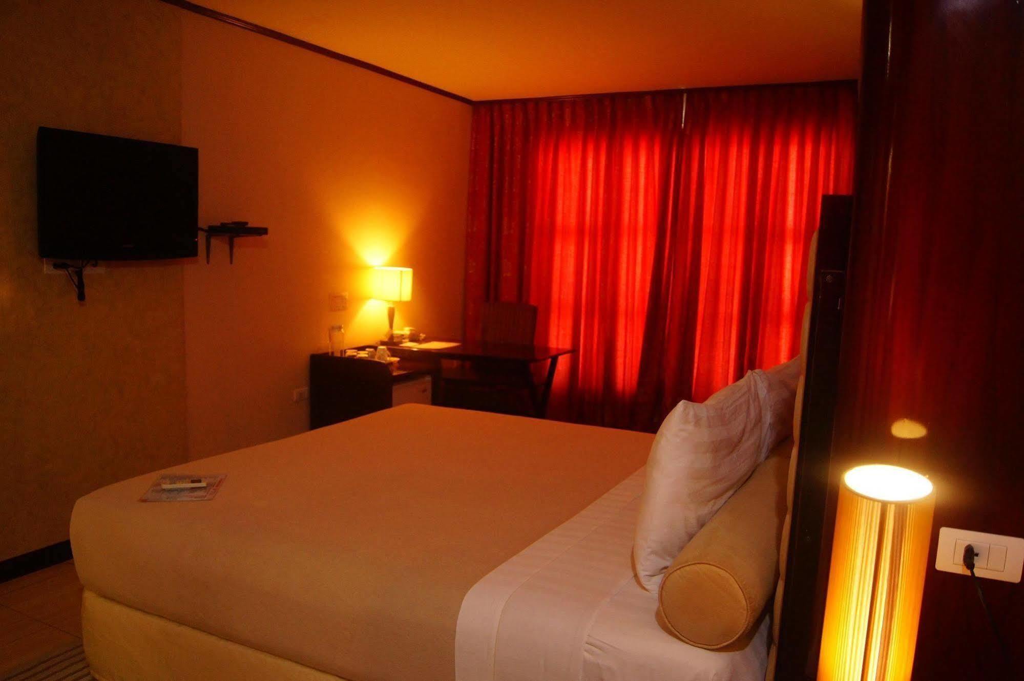 Dulcinea Hotel And Suites Île de Mactan Extérieur photo