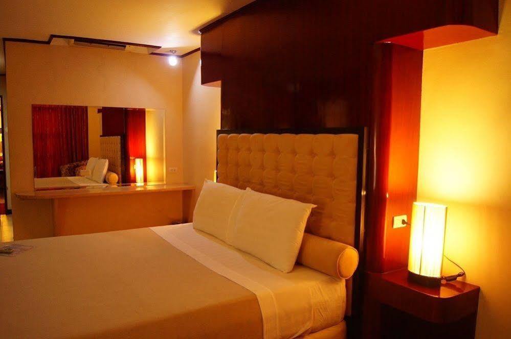 Dulcinea Hotel And Suites Île de Mactan Extérieur photo